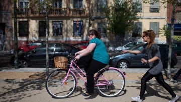 Moverse en bicicleta combate el sobrepeso