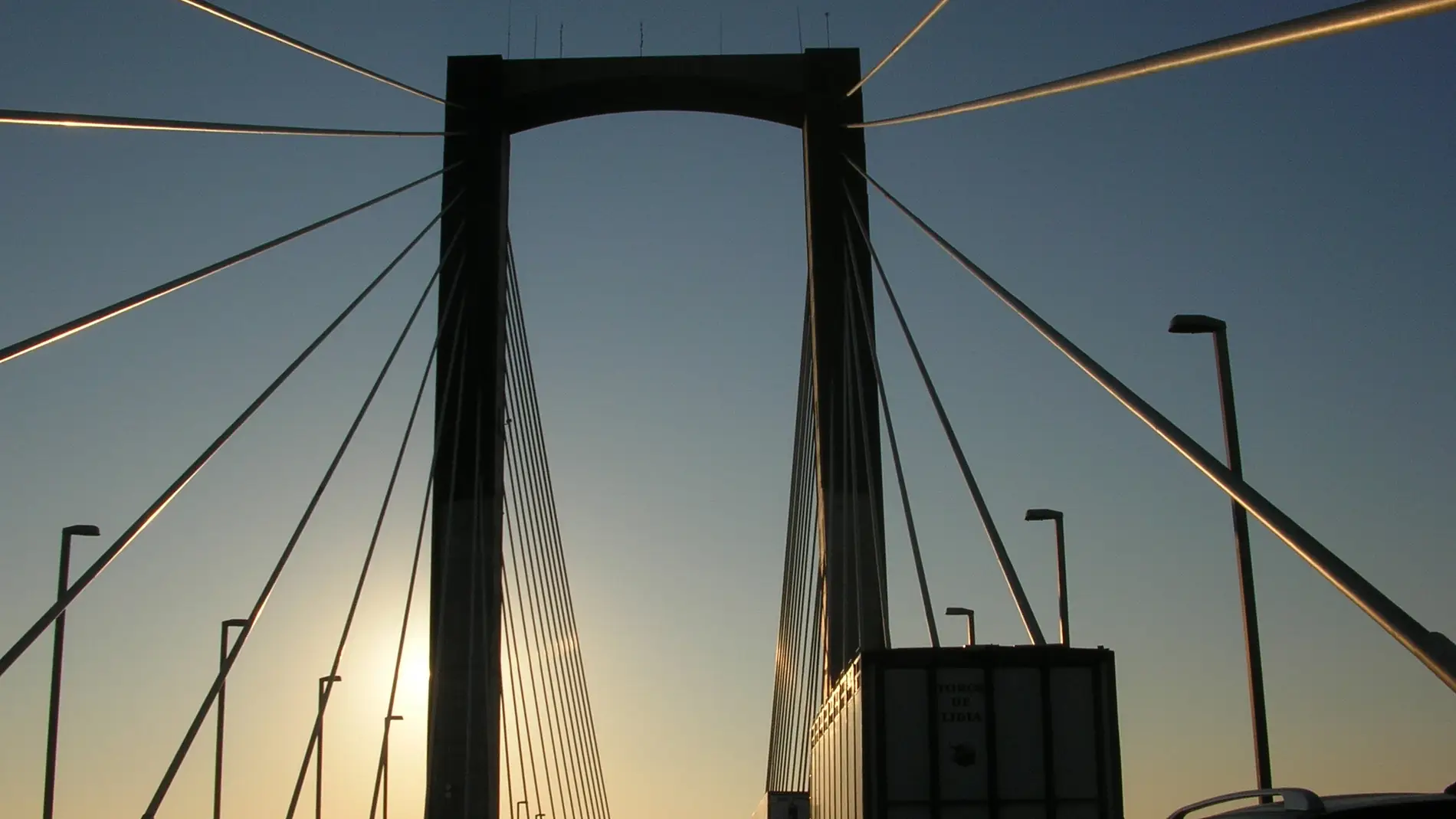 Puente del V Centenario de Sevilla