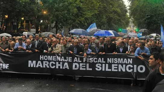 'Marcha de los paraguas' en homenaje al fiscal Nisman 'Marcha de los paraguas' en homenaje al fiscal Nisman