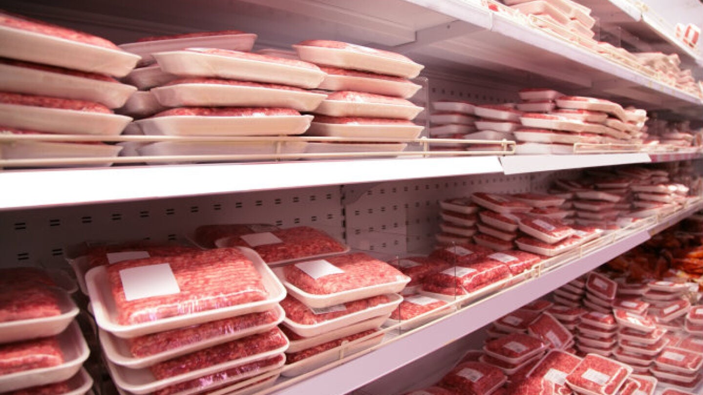 Carne picada en un supermercado.
