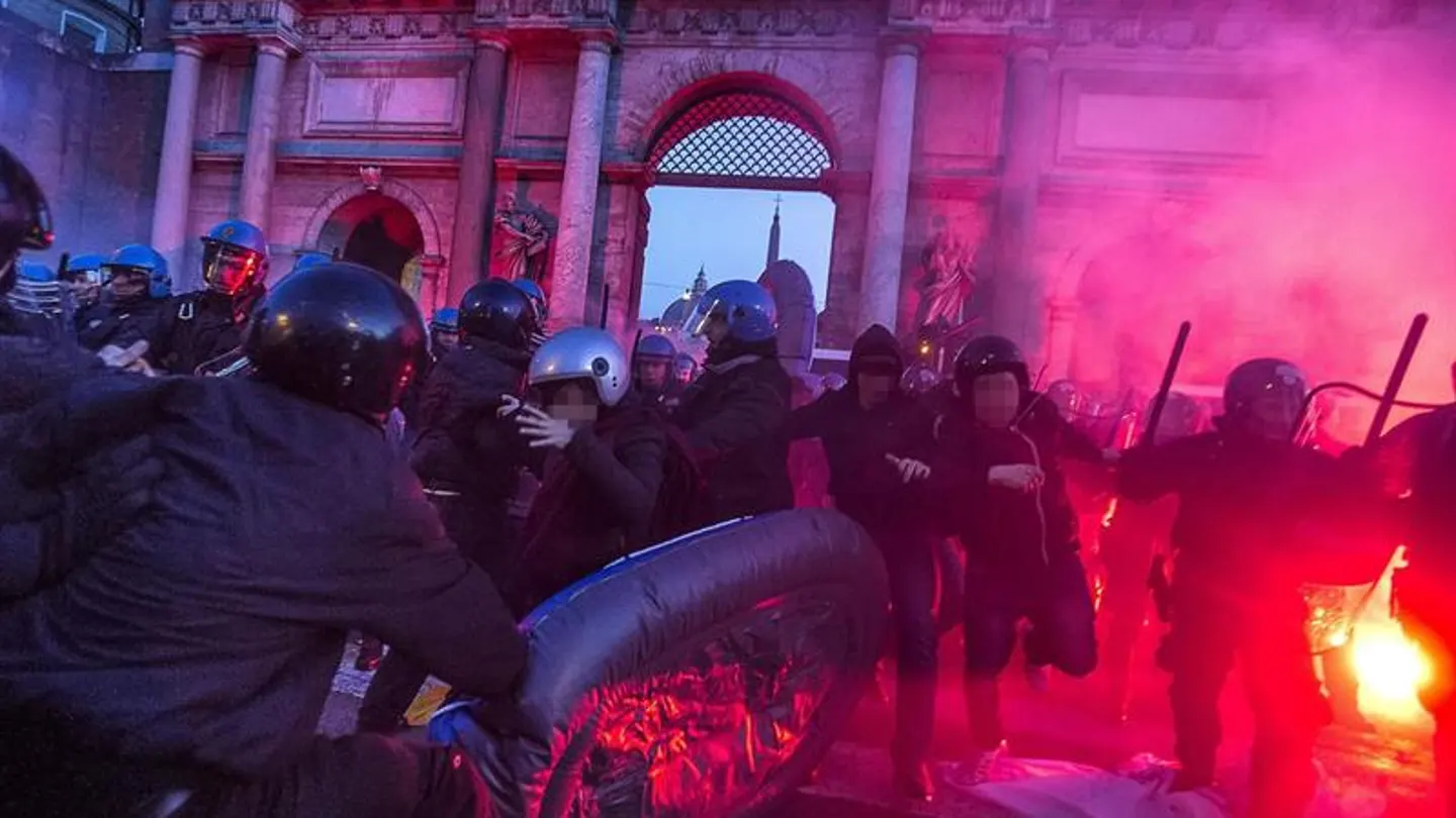Disturbios en Roma entre manifestantes y Policía Disturbios en Roma entre manifestantes y Policía