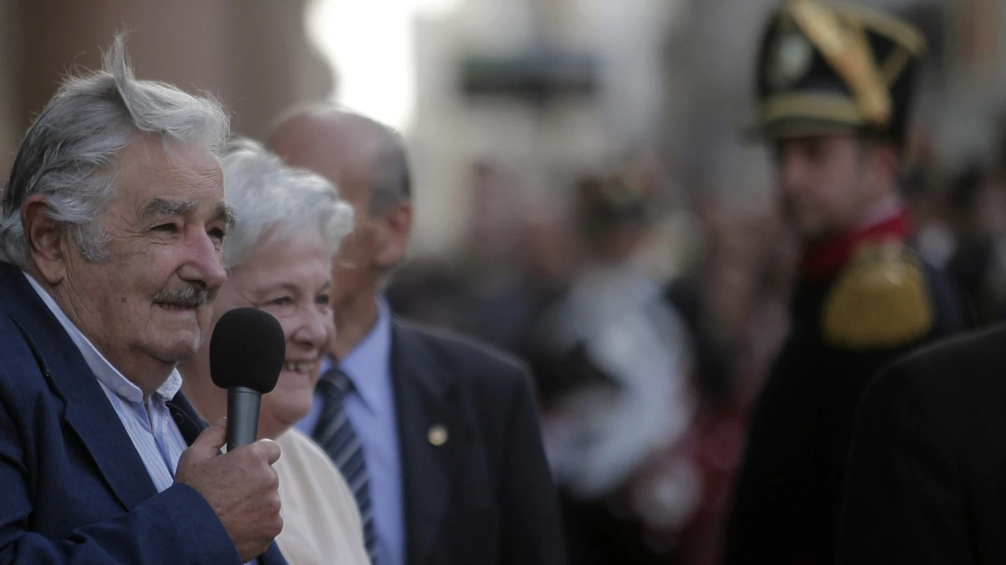 José Mujica en su discurso de despedida en Montevideo José Mujica en su discurso de despedida en Montevideo