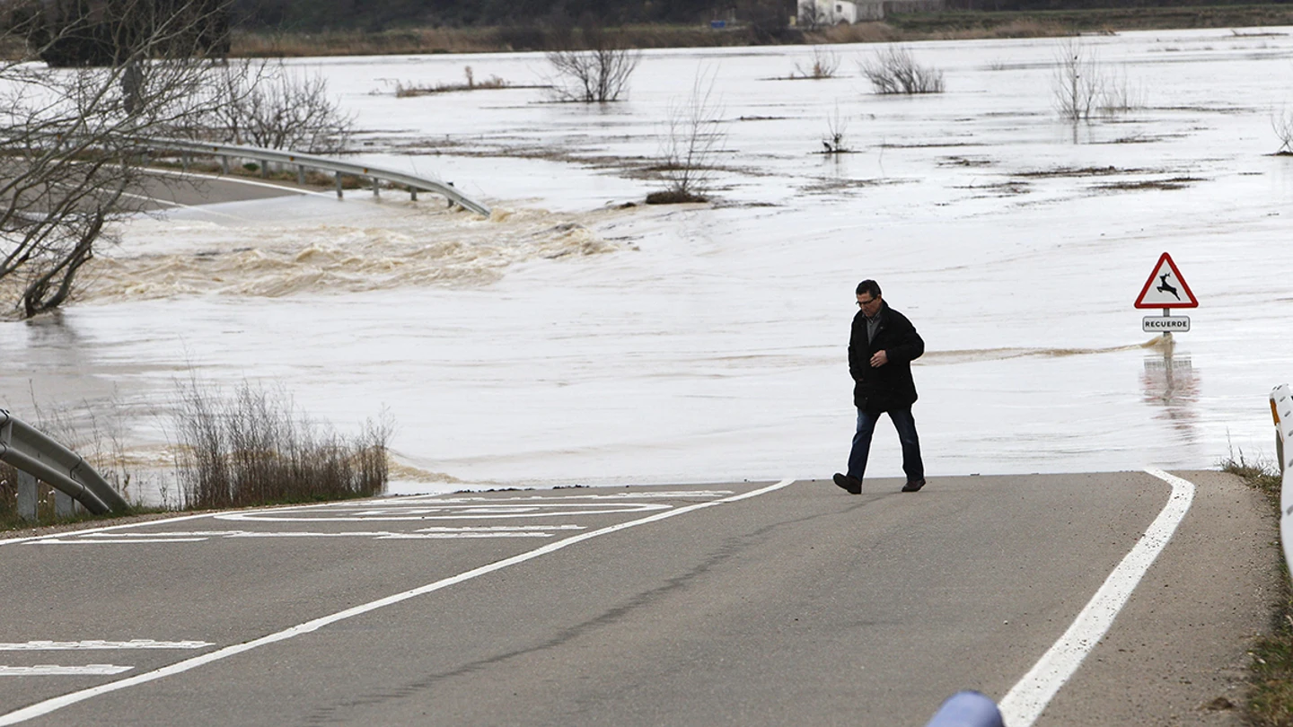 Caudal del río Ebro a su paso por Pradilla Caudal del río Ebro a su paso por Pradilla