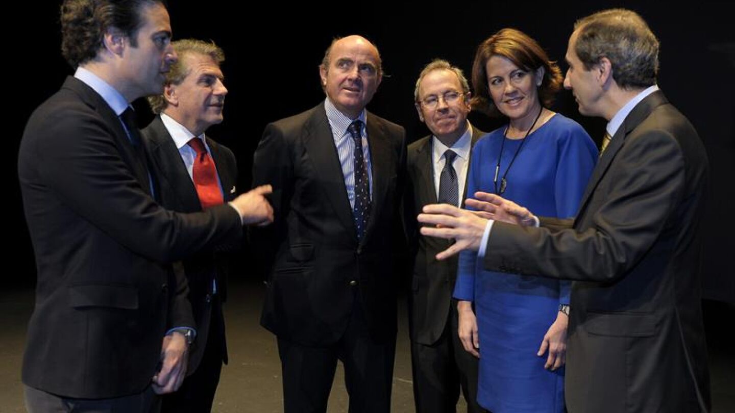 Guindos, Yolanda Barcina y Pablo Zalba en un foro econ&oacute;mico