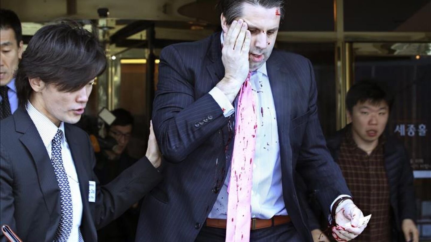 Herido el embajador estadounidense en Se&uacute;l tras ser atacado con un cuchillo de cocina