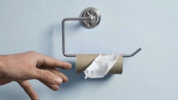 Un rollo de papel higiénico vacío