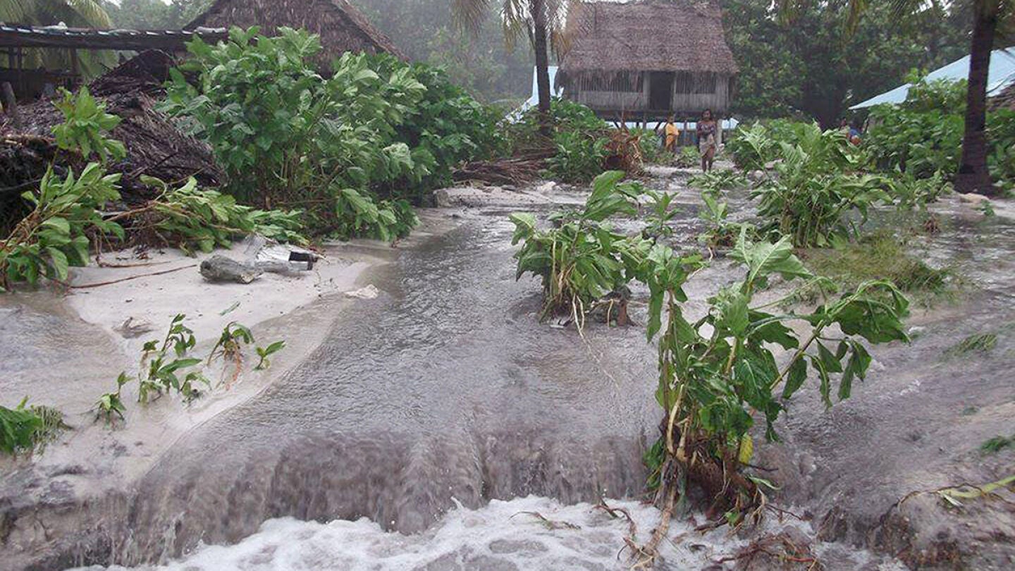 El cicl&oacute;n Pam arrasa las islas Vanuatu