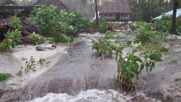 El ciclón Pam arrasa las islas Vanuatu