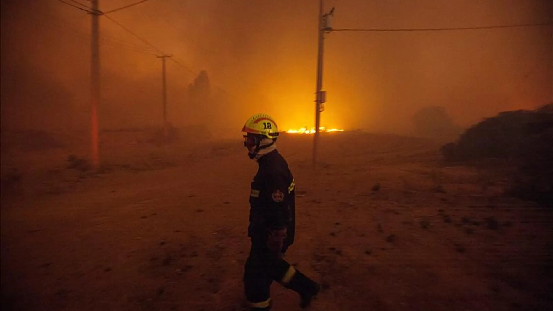 Decretan el estado de emergencia en Valparaíso y Viña del Mar por un gran incendio