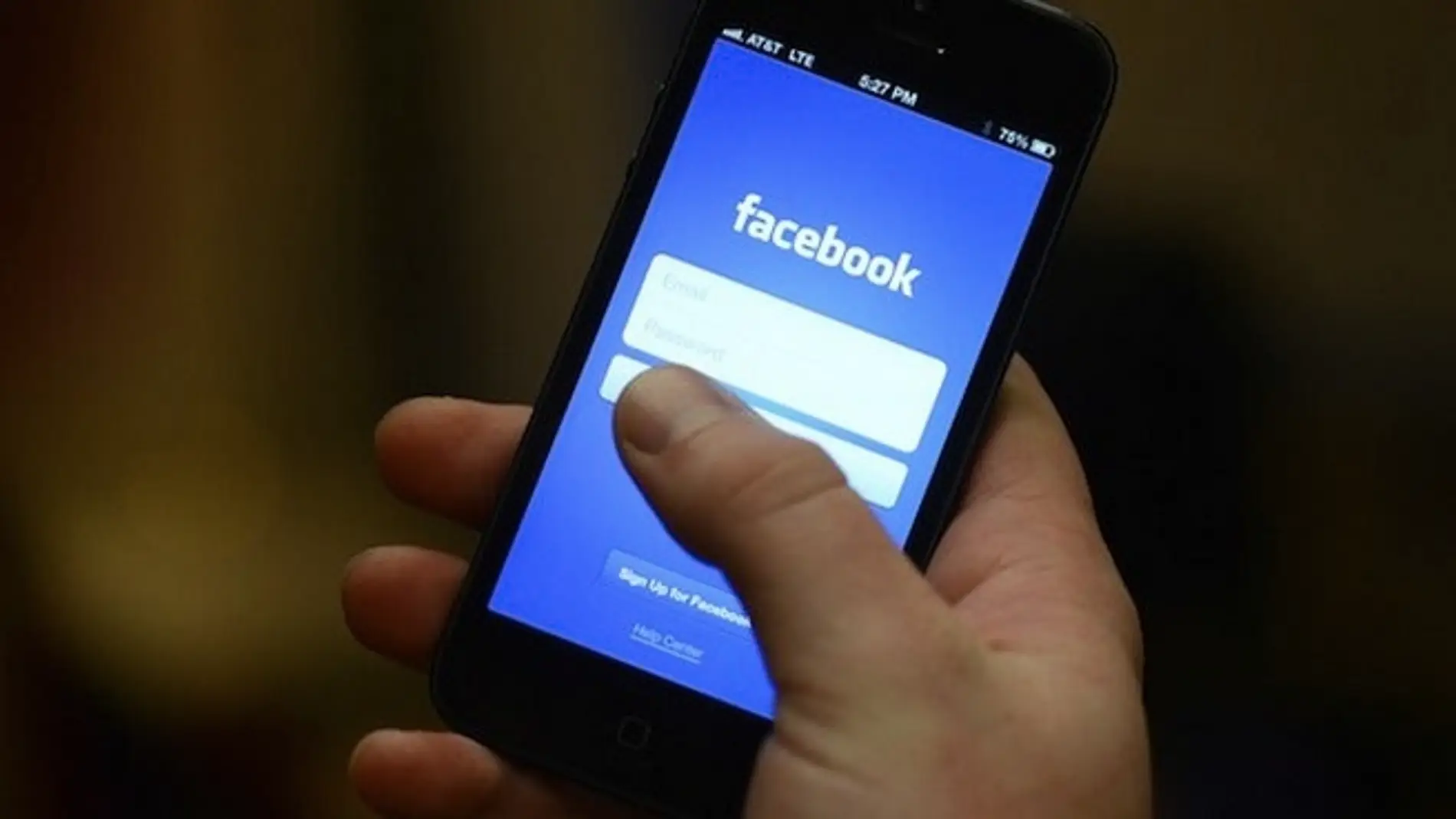Acceso a Facebook desde un dispositivo móvil