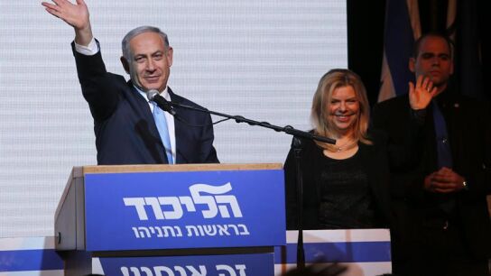 Benjam&iacute;n Netanyahu se dirige a los medios