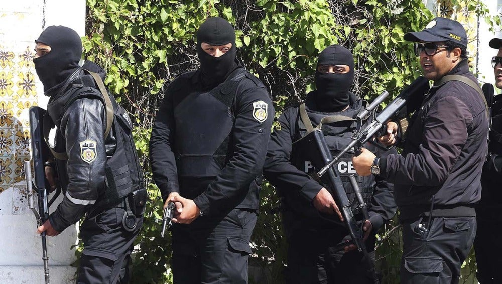 Agentes de la policía de Túnez