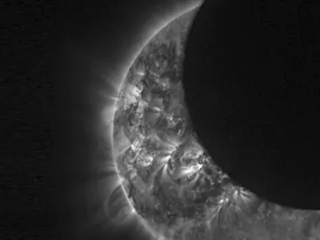 Imagen de telescopio de un eclipse solar Imagen de telescopio de un eclipse solar