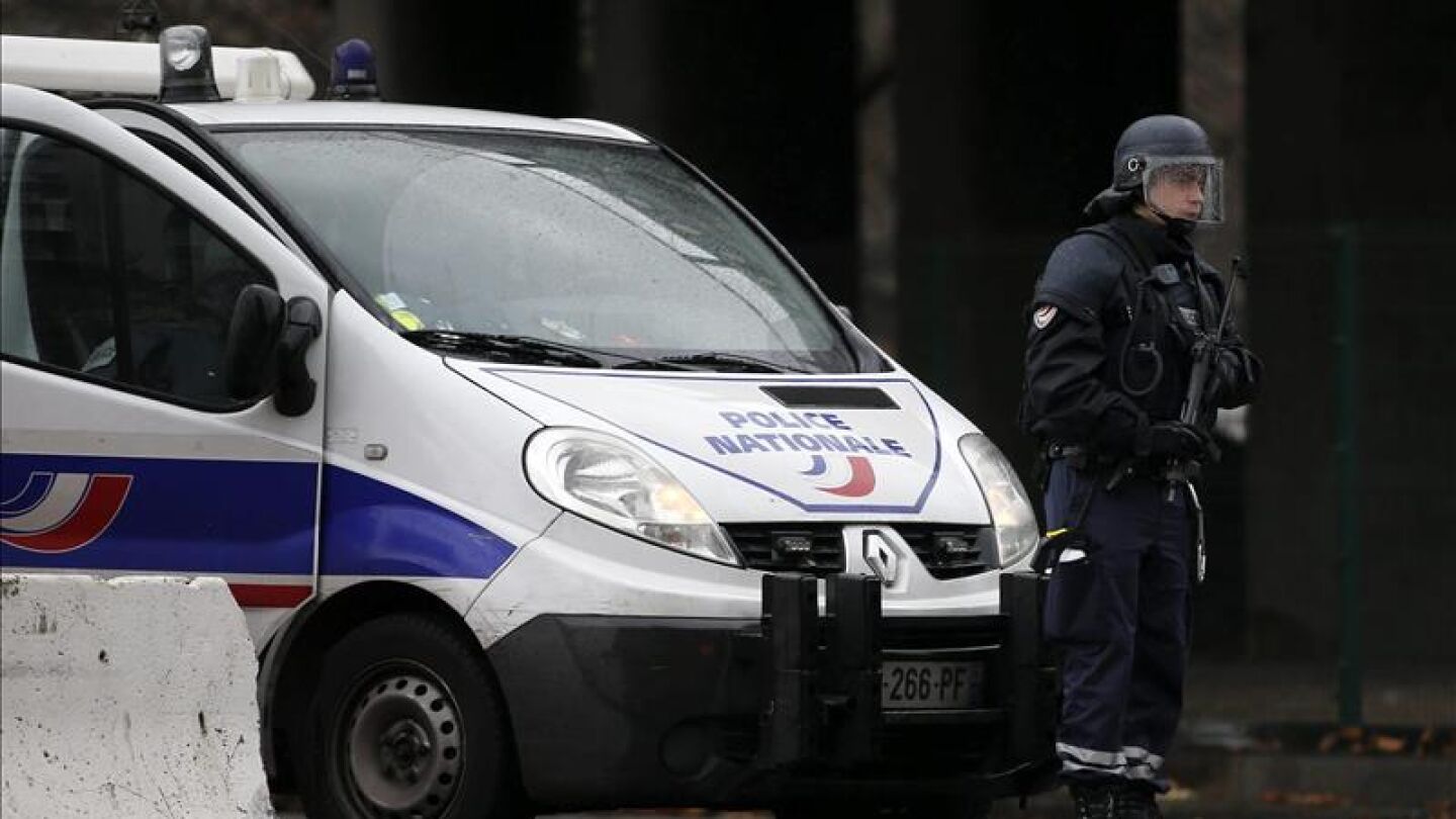 Un coche de la polic&iacute;a francesa en un suceso.