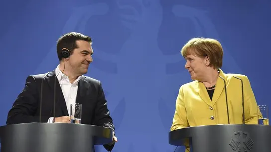 Tsipras junto a Merkel durante su encuentro en Berlín. Tsipras junto a Merkel durante su encuentro en Berlín.
