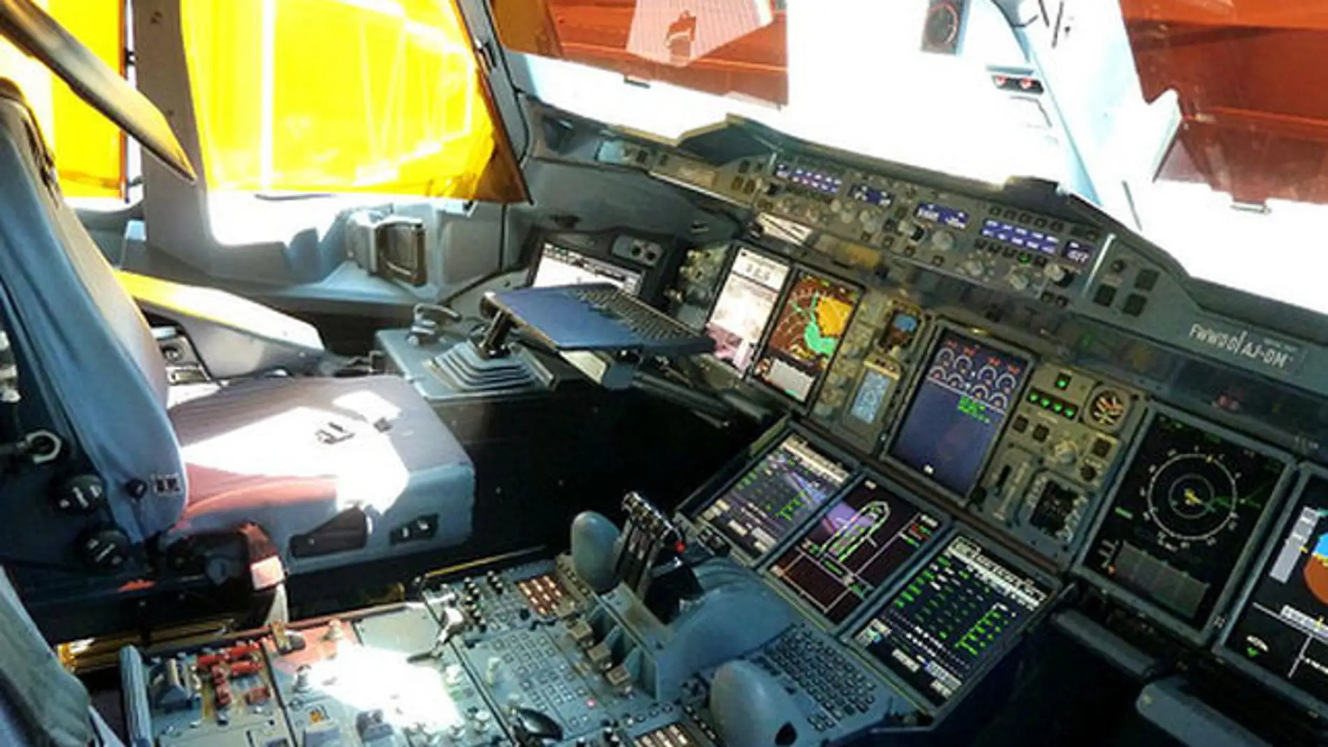 Cabina de un avión comercial