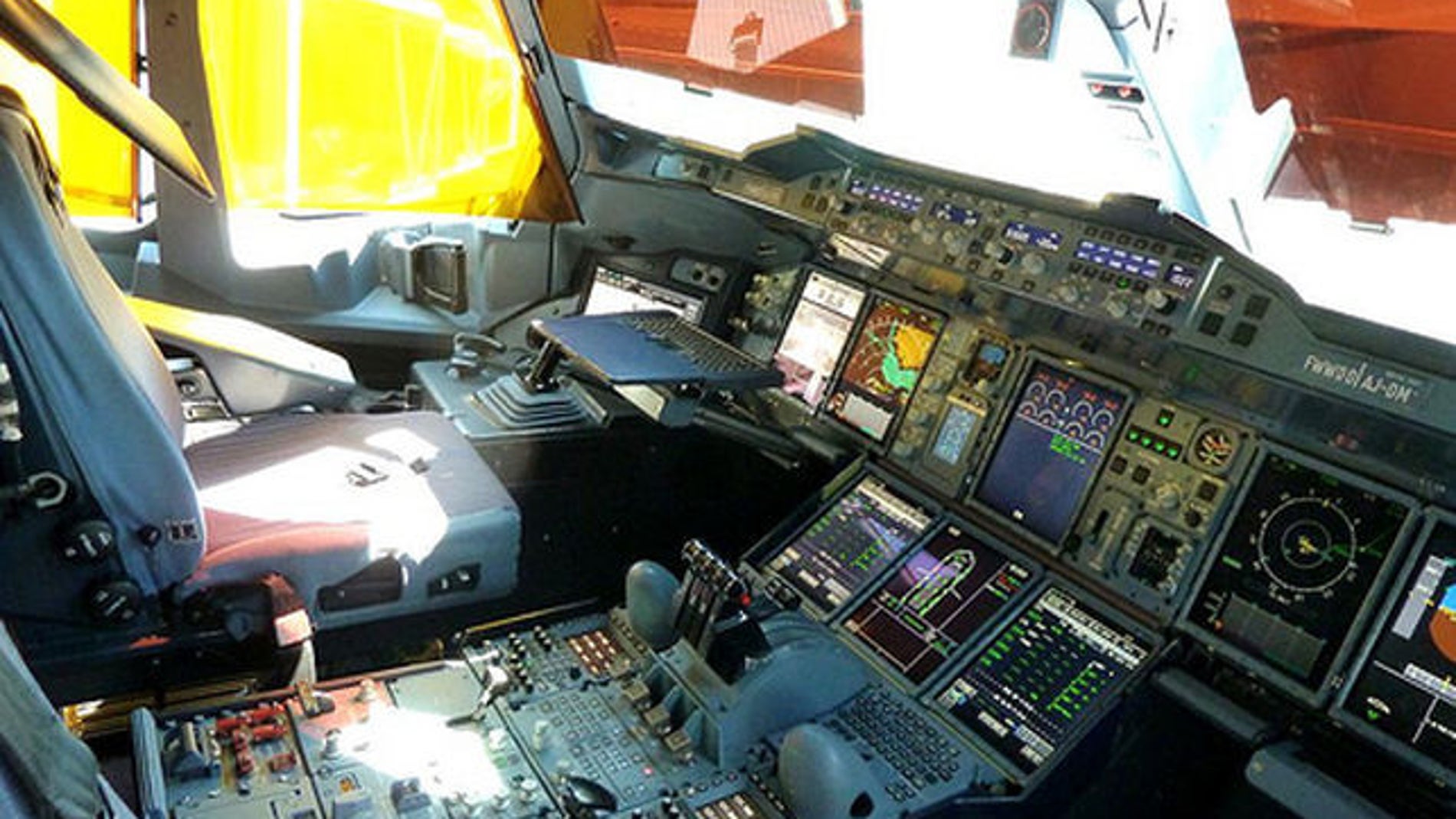 Cabina de un avión comercial