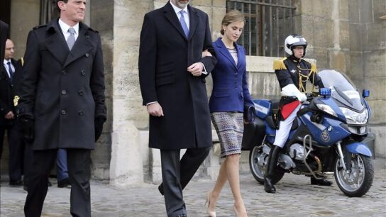 Los Reyes de Espa&ntilde;a cancelan visita de Estado a Francia por el accidente a&eacute;reo