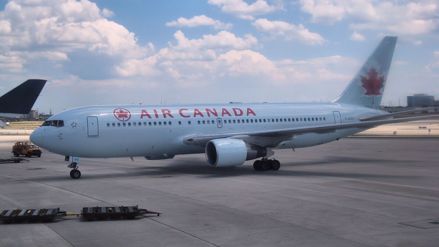 Avi&oacute;n de Air Canad&aacute;