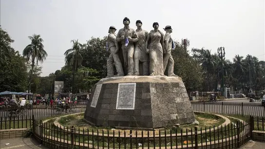 Asesinan a cuchillazos a un bloguero crítico con el extremismo en Bangladesh Asesinan a cuchillazos a un bloguero crítico con el extremismo en Bangladesh