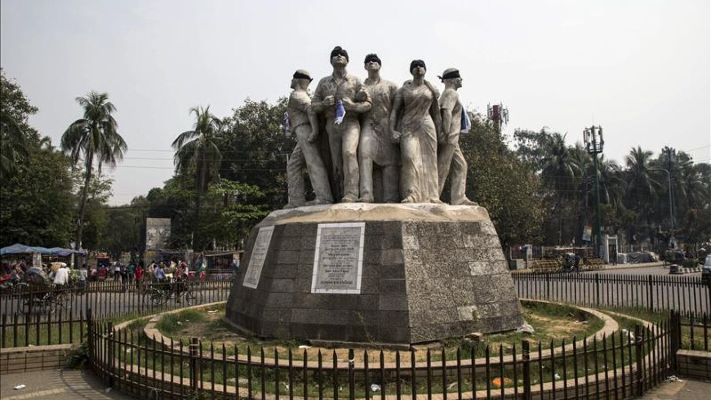 Asesinan a cuchillazos a un bloguero cr&iacute;tico con el extremismo en Bangladesh