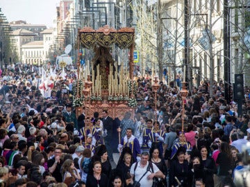 Momento de la procesión del Santísimo Cristo del Consuelo y Maria Santisima del Sacromonte en Granada Momento de la procesión del Santísimo Cristo del Consuelo y Maria Santisima del Sacromonte en Granada