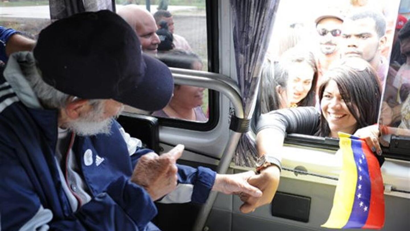 Fidel Castro reaparece en p&uacute;blico despu&eacute;s de 14 meses
