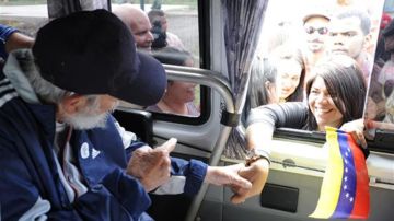 Fidel Castro reaparece en público después de 14 meses