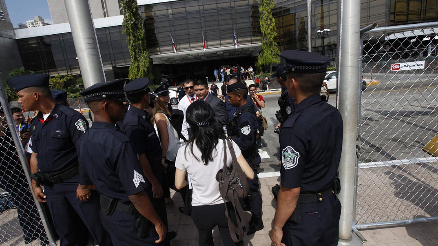 Medidas de seguridad en los exteriores de la sede durante la VII Cumbre de las Am&eacute;ricas en Panam&aacute;