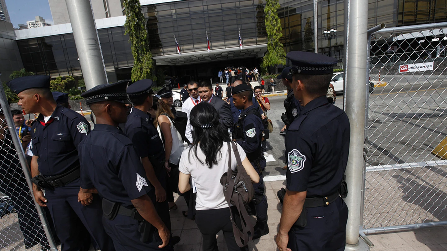 Medidas de seguridad en los exteriores de la sede durante la VII Cumbre de las Américas en Panamá Medidas de seguridad en los exteriores de la sede durante la VII Cumbre de las Américas en Panamá