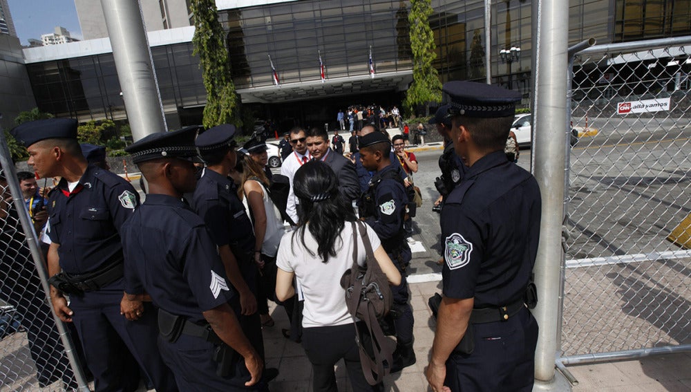 Medidas de seguridad en los exteriores de la sede durante la VII Cumbre de las Américas en Panamá