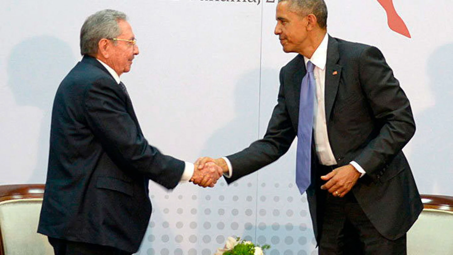 Obama-Raúl Castro, un apretón de manos para la historia Obama-Raúl Castro, un apretón de manos para la historia