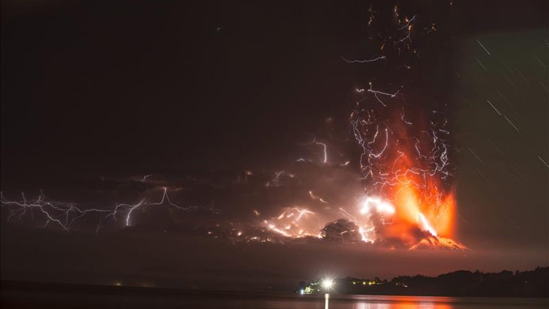 El volcán activo Calbuco en Puerto Montt, ubicado a 1000 kilómetros de Santiago de Chile.