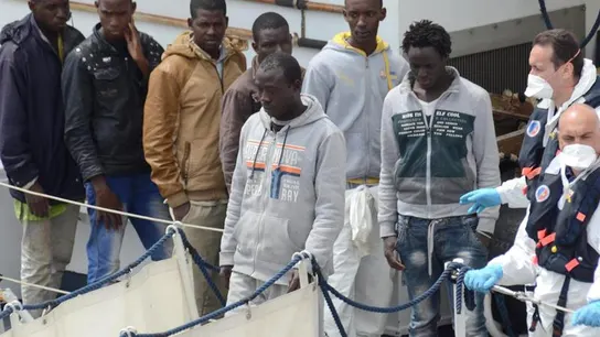 84 inmigrantes rescatados por la Guardia Costera italiana 84 inmigrantes rescatados por la Guardia Costera italiana