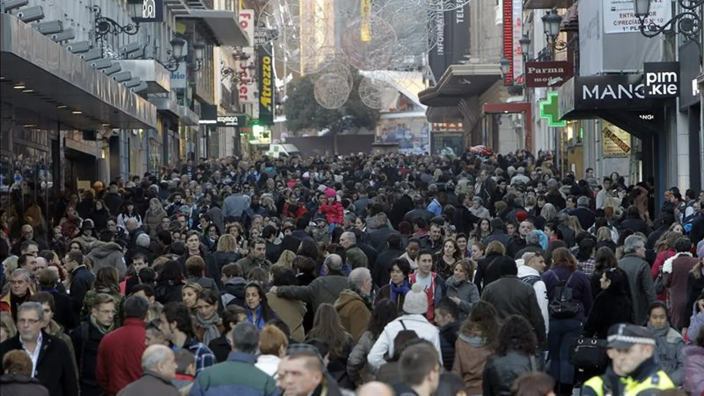 La calle Preciados, en Madrid, llena de gente. La calle Preciados, en Madrid, llena de gente.