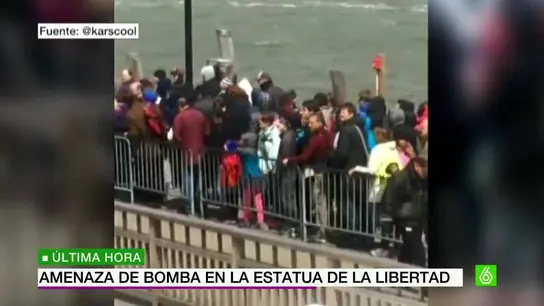 Cola a la salida de la Estatua de la Libertad Cola a la salida de la Estatua de la Libertad