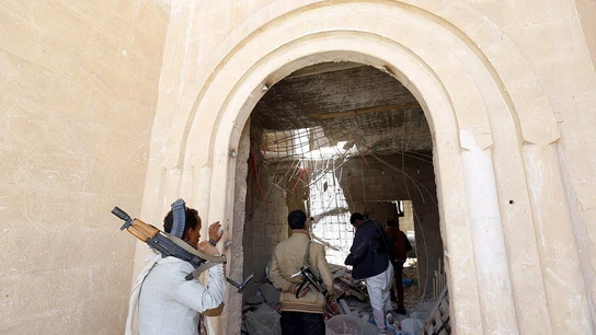 Enfrentamientos entre los milicianos chiíes de los hutíes y los seguidores del presidente de Yemen Enfrentamientos entre los milicianos chiíes de los hutíes y los seguidores del presidente de Yemen