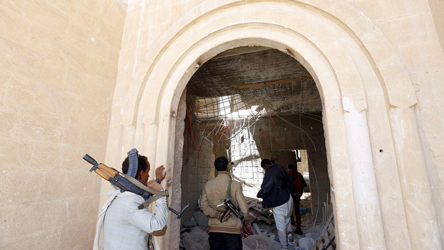 Enfrentamientos entre los milicianos chi&iacute;es de los hut&iacute;es y los seguidores del presidente de Yemen