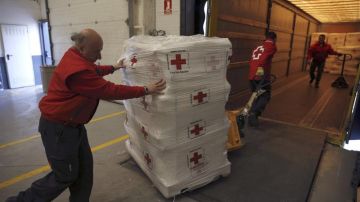 Vista del material que Cruz Roja ha preparado como ayuda de emergencia