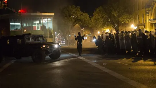 Más caos y violencia en Baltimore tras romper el toque de queda Más caos y violencia en Baltimore tras romper el toque de queda