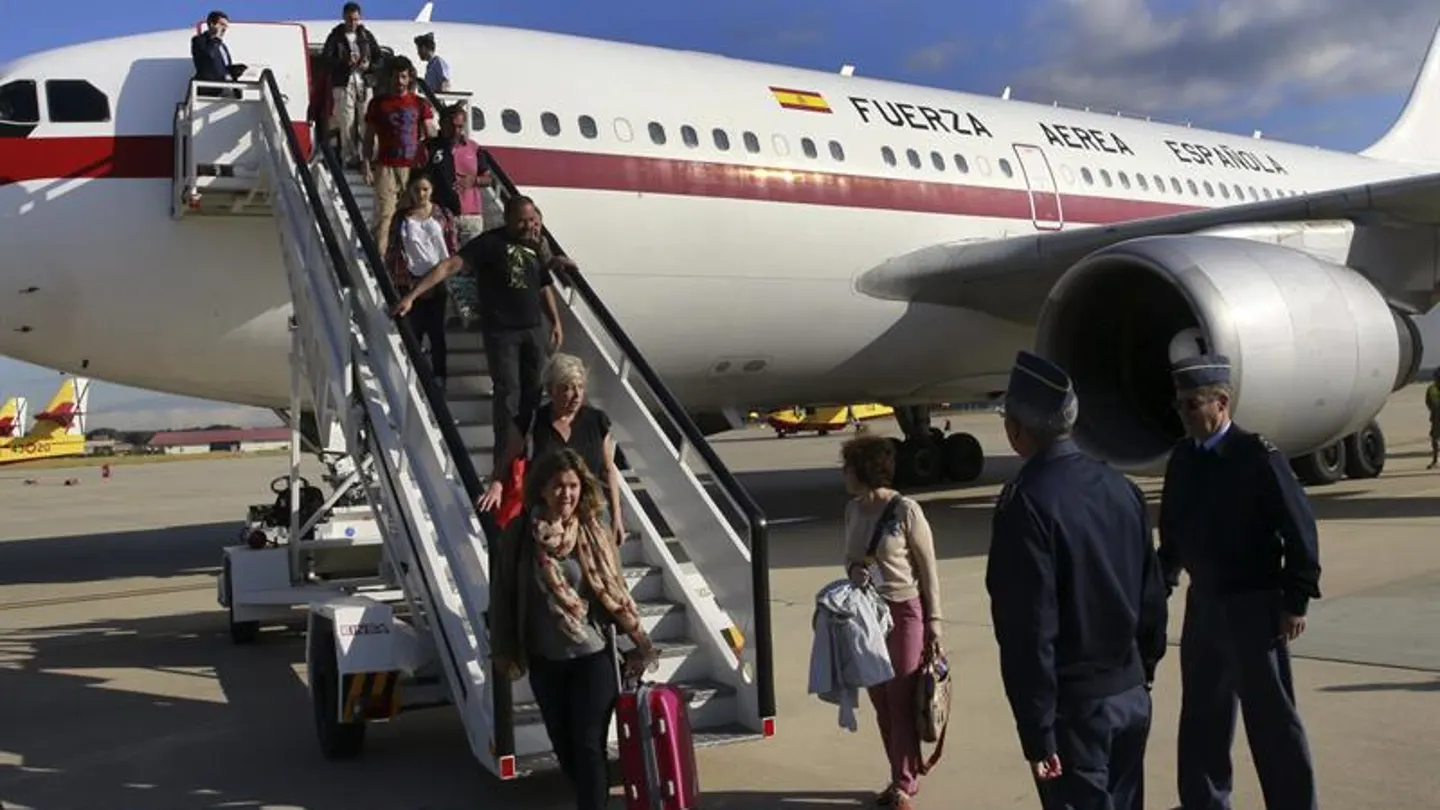 Aterriza en Madrid el avión del Ejército con 44 españoles evacuados de Nepal Aterriza en Madrid el avión del Ejército con 44 españoles evacuados de Nepal