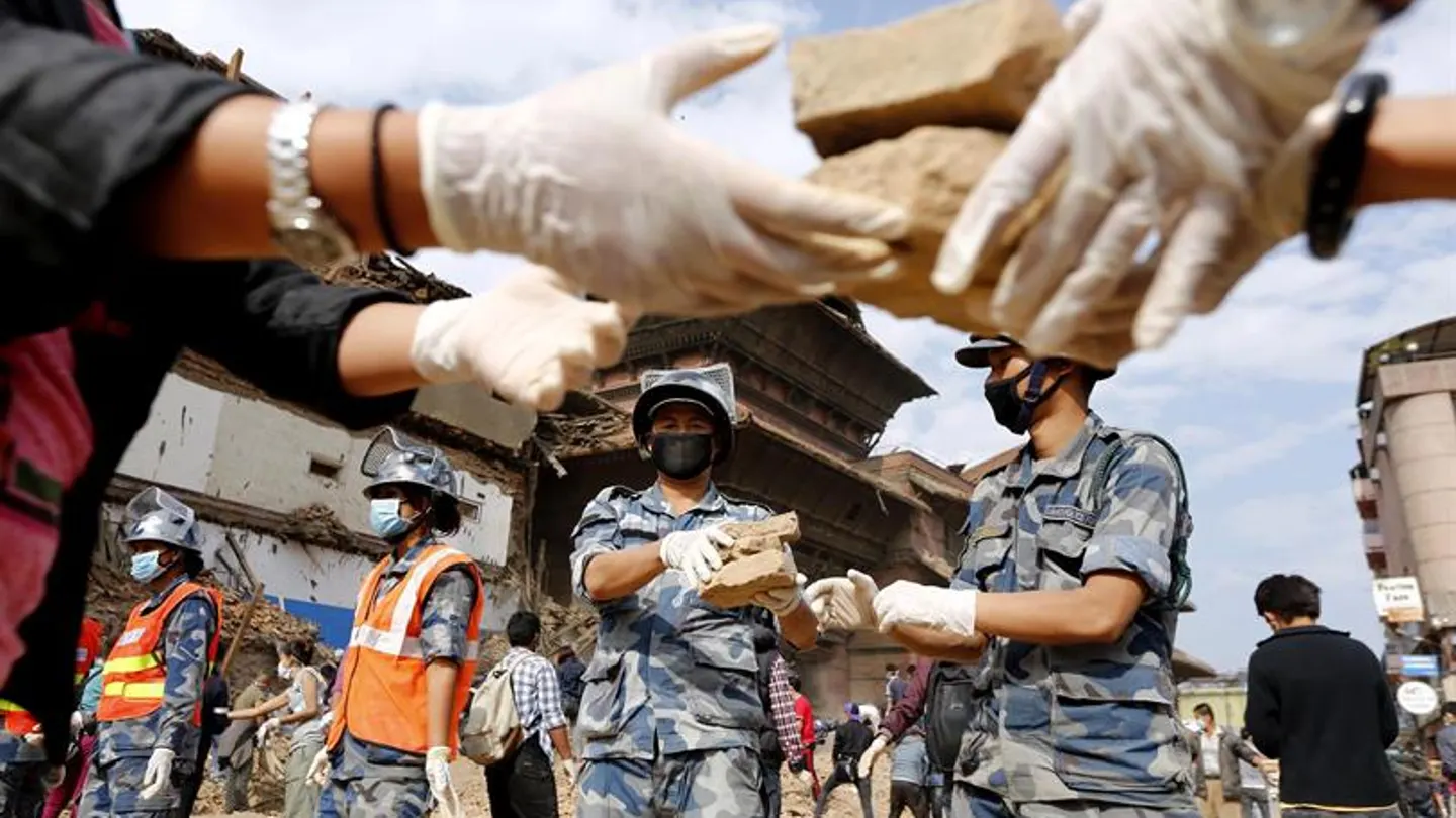 La ayuda humanitaria sigue distribuyéndose con dificultades en Nepal La ayuda humanitaria sigue distribuyéndose con dificultades en Nepal