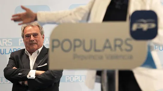 Alfonso Rus escucha a una ponente del PP Alfonso Rus escucha a una ponente del PP