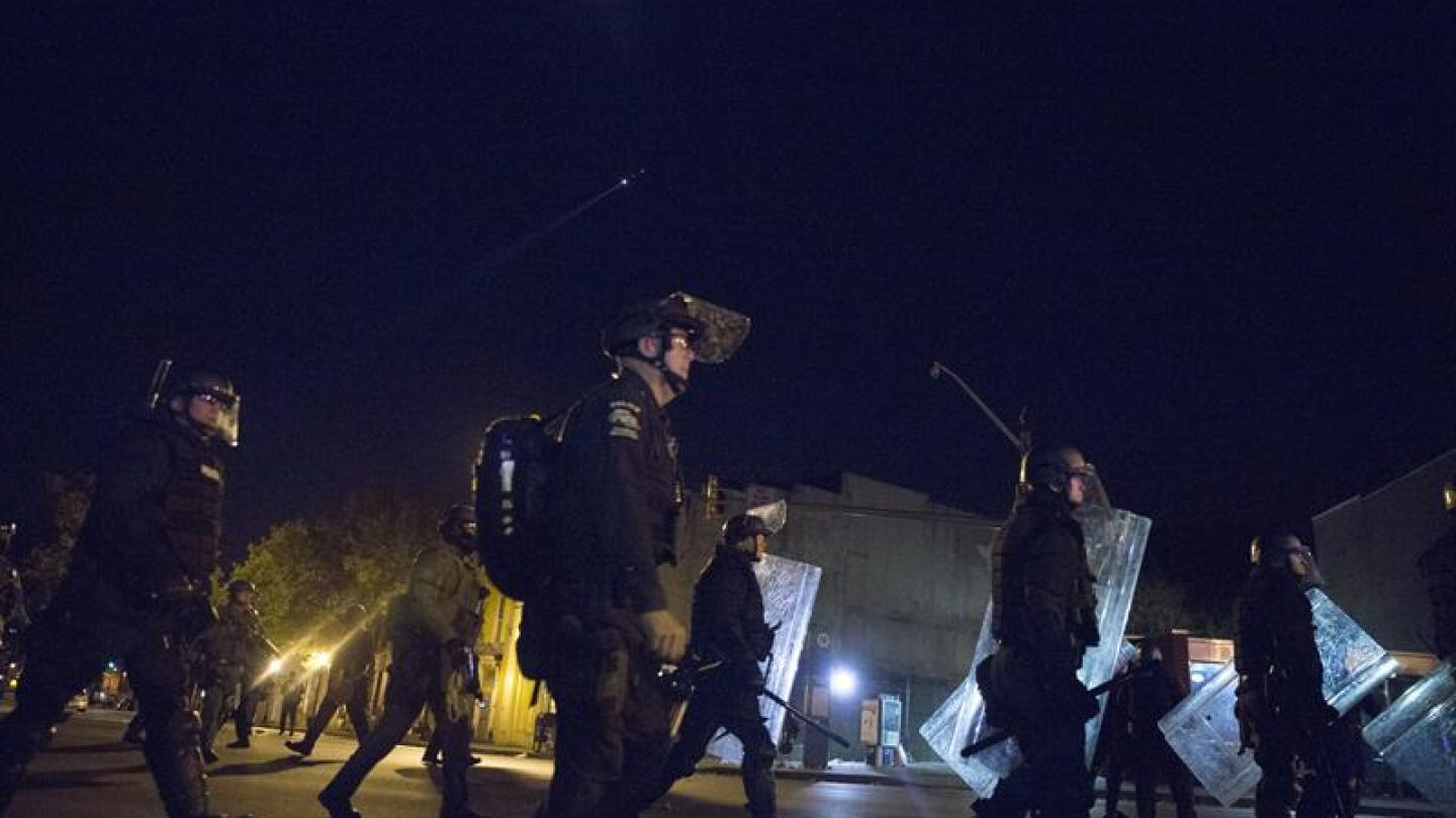 Pol&iacute;cia antidisturbios en EEUU