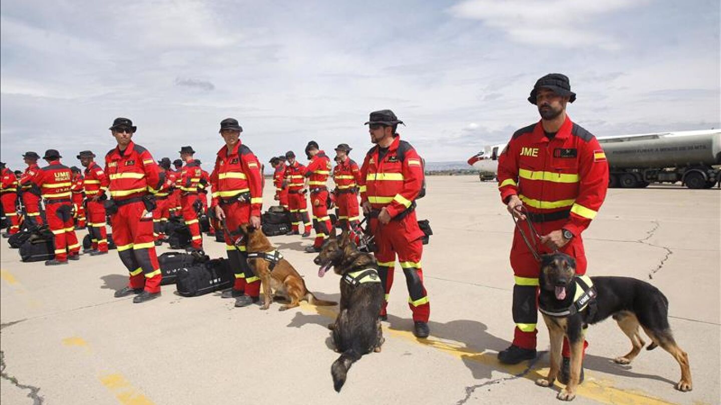 Militares de la UME y miembros de la Guardia Civil llegan a Nepal