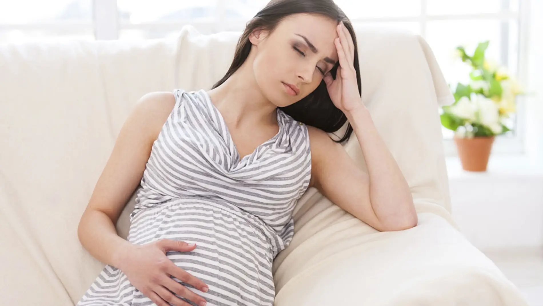 Las náuseas en el embarazo aumentan el riesgo de trastornos neurológicos del bebé