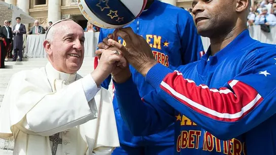 Los Harlem Globetroters fichan al Papa Francisco Los Harlem Globetroters fichan al Papa Francisco