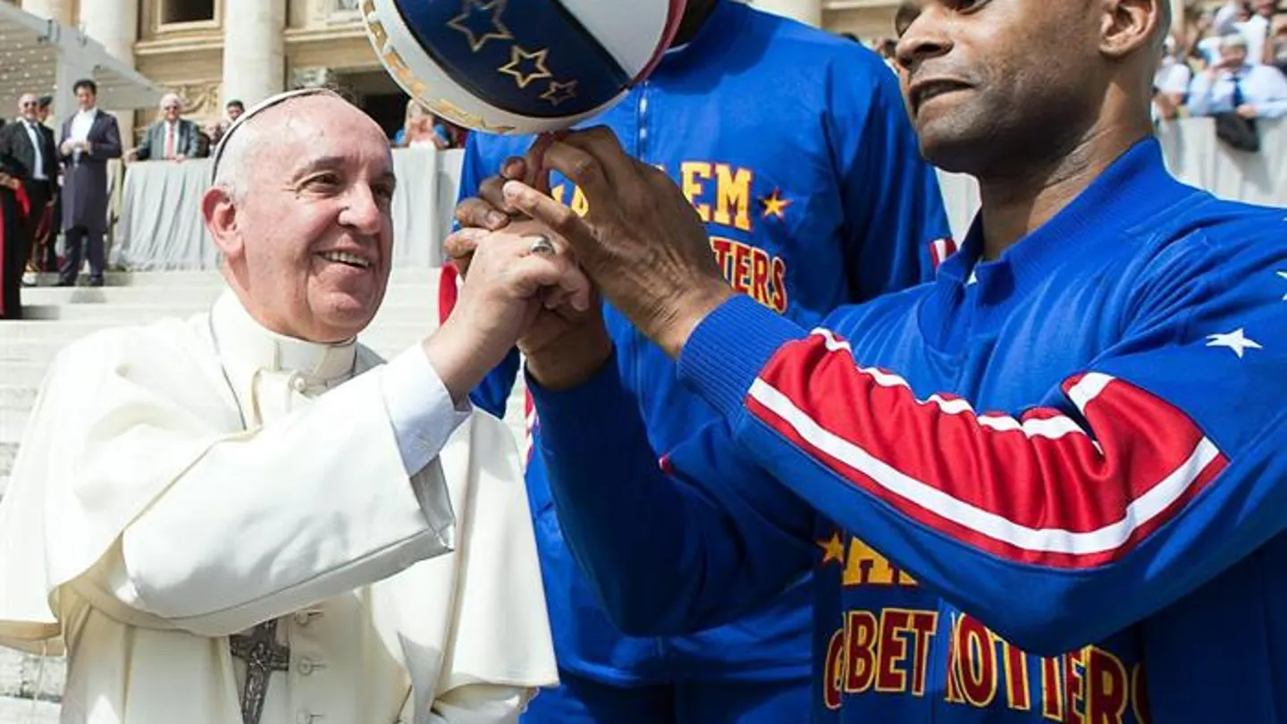 Los Harlem Globetroters fichan al Papa Francisco Los Harlem Globetroters fichan al Papa Francisco