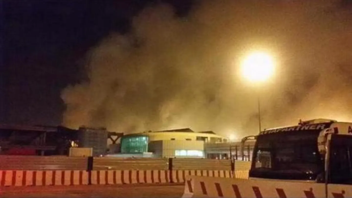 Incendio declarado en la terminal 3 del aeropuerto de Fiumicino en Roma Incendio declarado en la terminal 3 del aeropuerto de Fiumicino en Roma