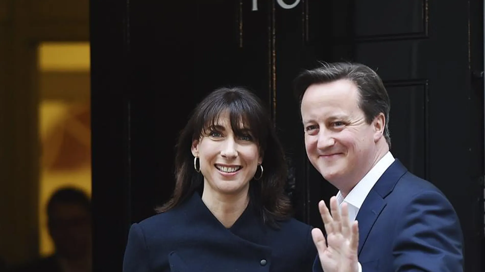 El primer ministro británico, David Cameron, y su mujer
